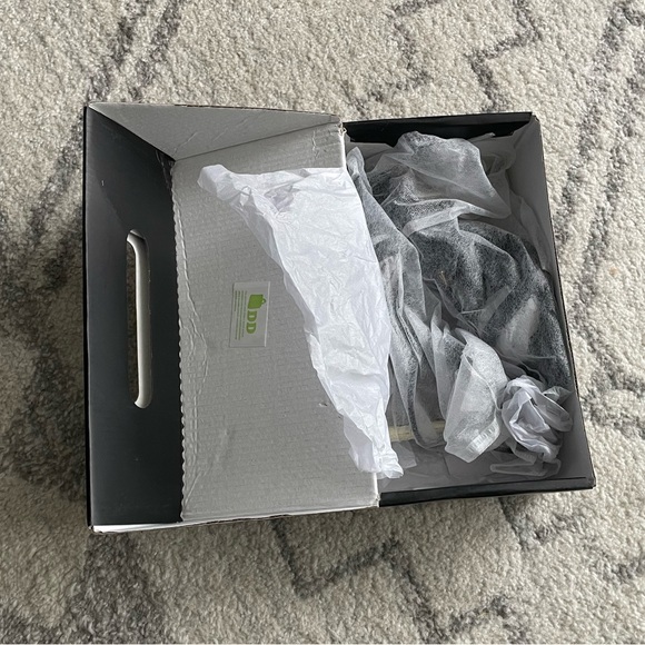 NWOT- Fashion Nova Black & Gold Tie Up Heeled Sandals - Picture 8 of 12